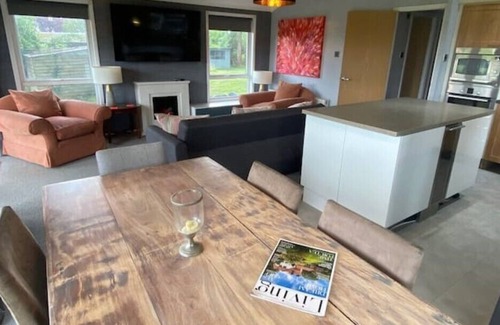 New Forest District Cabin | Lovely Lodge in private grounds with enviable view