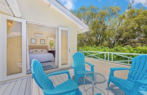 Mount Standfast House | Lovely private townhome with pool in Mount Standfast