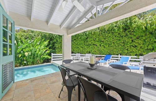 Mount Standfast House | Lovely private townhome with pool in Mount Standfast