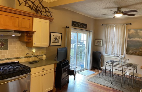 Edgewood House | Lovely private Carriage House on Historic Property