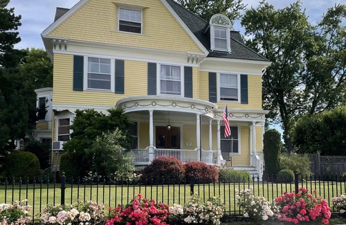 Edgewood House | Lovely private Carriage House on Historic Property