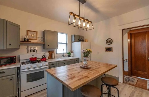 Albert Lea House | Lovely renovated home across from the park & Fountain Lake!