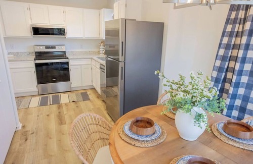 Columbia House | Lovely Restored 3-bedroom patio house near Lex Med Center