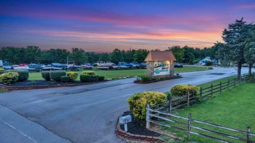 Bloomington House | Lovely Rustic Cabin in Bloomington