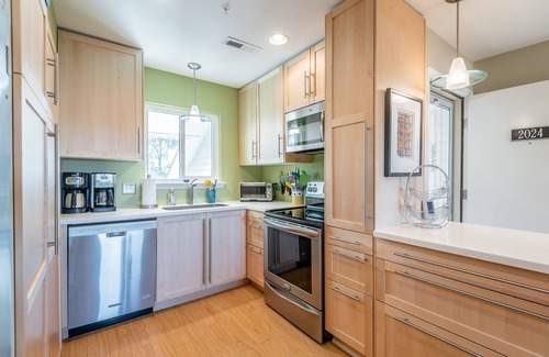 Seabrook Island Condo | Lovely Seabrook Villa 2BR, Marsh Views! Pool Access! Elevator!