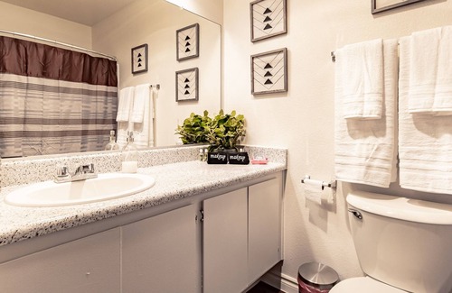 Colton Apartment | Lovely Studio☑ King Bed♚ Clean ✪ Comfortable✿