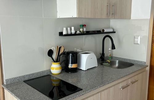 Renaca Apartment | Lovely studio - WiFi - 2 blocks from Reñaca beach. Ocean view from the roof!