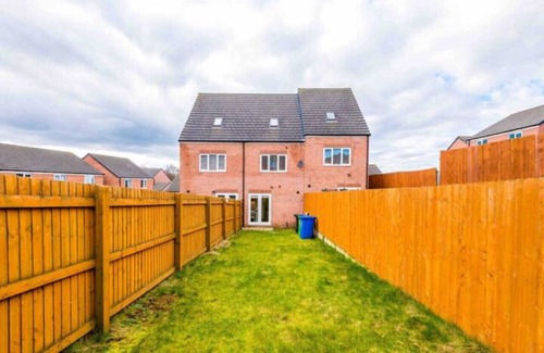 Bury House | Lovely three bed home Manchester
