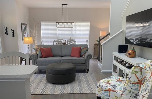 Saint Helena Island Cottage | Lovely two-story golf cottage located in the heart of Fripp Island