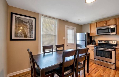 Southwest Garden Hotel | Lovely Unit in Historic SW Garden - 3 Queen beds