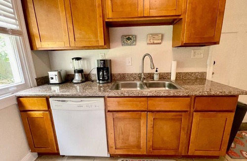 Audubon Apartment | Lovely Uptown Apt | Steps to Tulane/Loyola