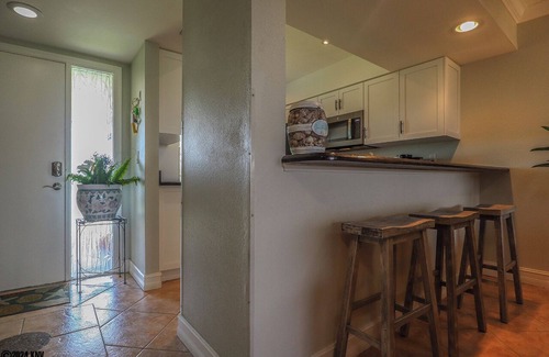 Mid Island Condo | LOVELY WATERFRONT BAY VILLAGE 2B/2B CONDO! WALK TO BEACH!