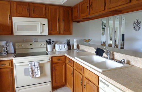 Mid Island Condo | Lovely Waterfront Condo.