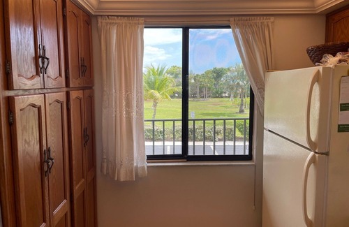 Mid Island Condo | Lovely Waterfront Condo.