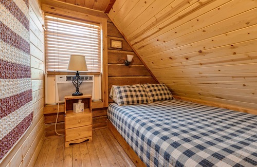 Cave Spring Cabin | Lovers paradise 15 Min from Rome Georgia! Lower Rates!