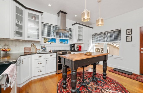 Prescott House | Lovingly Restored Cottage in Downtown Prescott Walk to the Courthouse Square