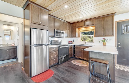 Gualala Cottage | Lower-level cottage with ocean views, fireplace, furnished deck, & internet