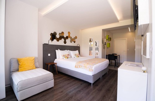 Santana House | Lower-level Studio w/kitchenett and patio