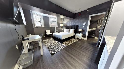 Bay Village Apartment | Lower Level Studios In Hip Bay Village