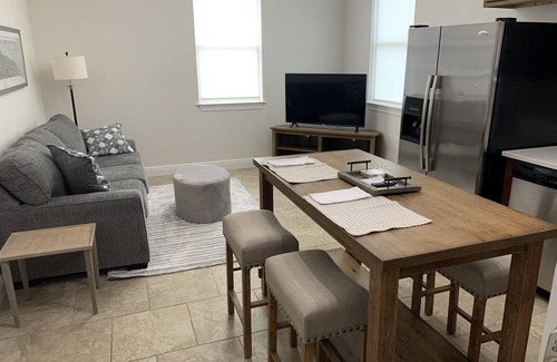 Mobile Apartment | Lower Level Upscale Midtown Apartment! .