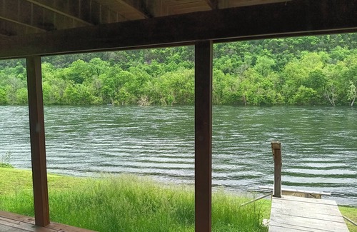 Flippin House | LOWEST FALL RATES ON THE WHITE RIVER! AMAZING FLY & SPIN FISHING IN BACKYARD!