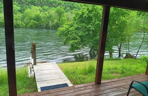 Flippin House | LOWEST FALL RATES ON THE WHITE RIVER! AMAZING FLY & SPIN FISHING IN BACKYARD!