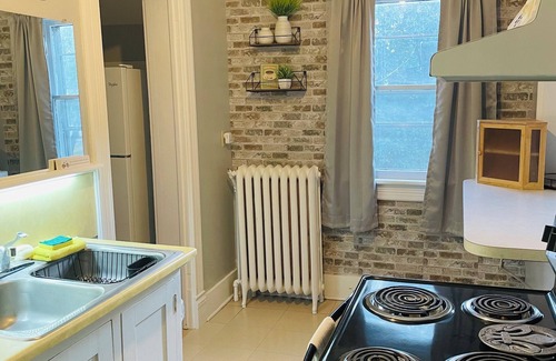 Storm Lake Apartment | Lrg Pvt upstairs Apt in the heart of SL short walk to lake, parks, and BVU.