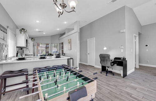 Las Vegas House | Lucky vacation with putting green King/Queens beds