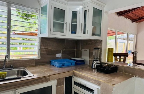 Piedra Blanca House | lugar lleno de paz con 4 habitaciones, piscina y rio dentro de la propiedad