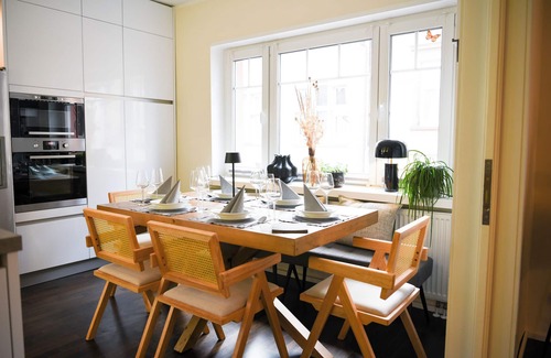 Gruenstadt House | LUI Guesthouse - stylish family home in the heart of the wine region
