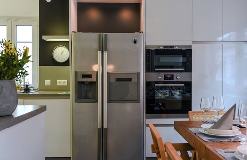 Gruenstadt House | LUI Guesthouse - stylish family home in the heart of the wine region