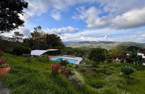 La Cumbre Villa | Lujosa finca en La Cumbre, Piscina, jacuzzi, WiFi, 5BR