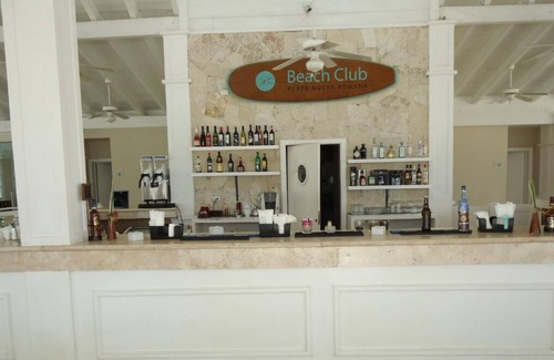 El Soco Villa | Lujosa villa a tan solo 5 minutos de playa privada.