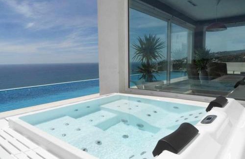 Atlanterra Villa | LUJOSA VILLA PISCINA 25 METROS SUIT 60m2 SPA SAUNA