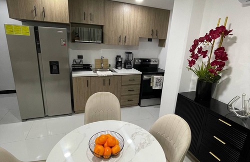 Tegucigalpa Apartment | Lujoso Apartamento para 7 Persona, Terraza, BBQ, AC, Wi-Fi, Parqueo, Lavandería…