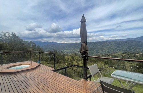 Junin Villa | Lujoso Glamping Domo con Jacuzzi y Vista a las Montañanas
