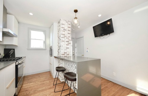 Everett House | Luke 1 House, Safe, Parking, Stylish, MBTA, Memorable