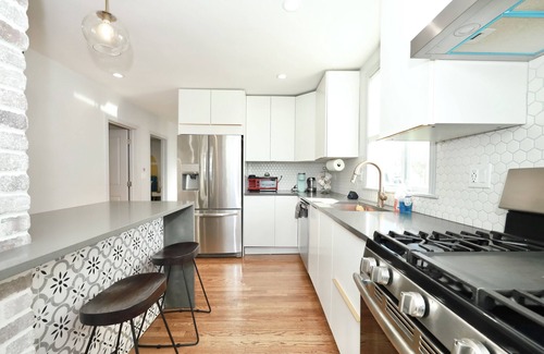 Everett House | Luke 1 House, Safe, Parking, Stylish, MBTA, Memorable