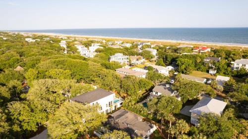 Isle of Palms House | Lumie by AvantStay 5BR Ranch w Firepit Patio