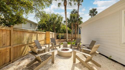 Isle of Palms House | Lumie by AvantStay 5BR Ranch w Firepit Patio