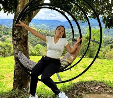 Silvania Other | Luna Menguante Refugio de Silencio y Renovación