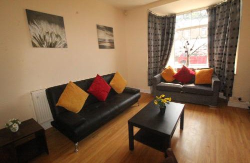 Barnsley House | Lundwood House Barnsley by Smart Corporate Stays