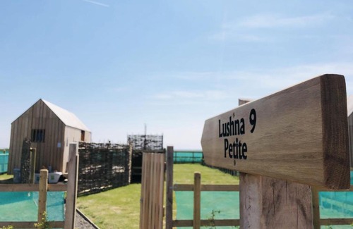 Brightlingsea House | Lushna 6 Petite at Lee Wick Farm Cottages & Glamping