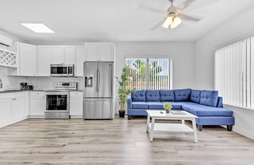 Seybold Apartment | Lux 1BD 5 min to Design District