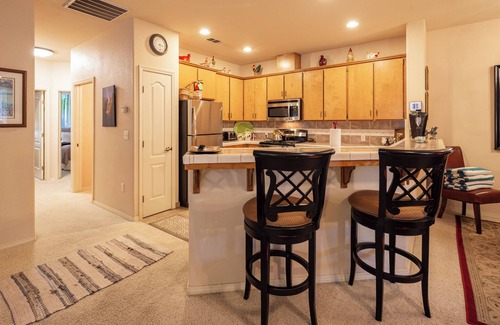 Three Rivers Villa | Lux 2/2 w/firepit next to Kaweah River & 10 min from Sequoia National Park