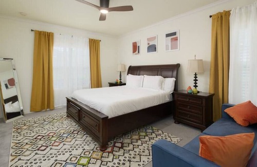 Alachua House | Lux 4BR Private Home W/ Shared Pool-Daily Cleaning - G03