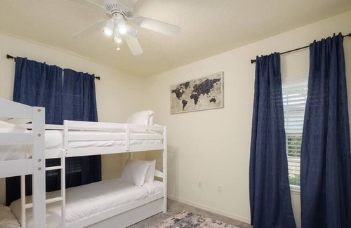 Alachua House | Lux 4BR Private Home W/ Shared Pool-Daily Cleaning - G03