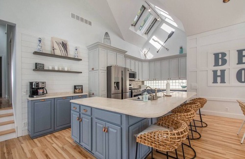 Sister Lakes Cottage | Lux 5-Bdrm Lake Hse w/Hot Tub and scenic views