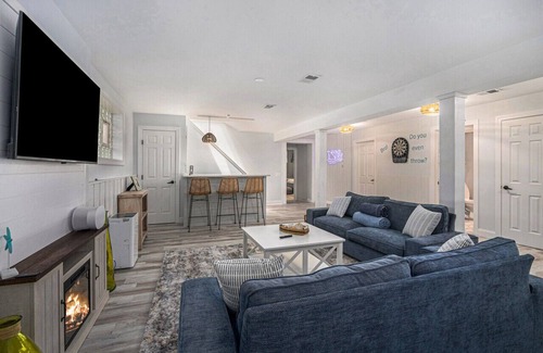 Sister Lakes Cottage | Lux 5-Bdrm Lake Hse w/Hot Tub and scenic views