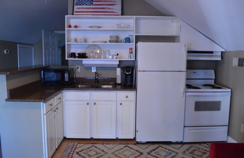 Gilbert Apartment | Lux Apartment With Lake Views: Privacy and Wi-fi